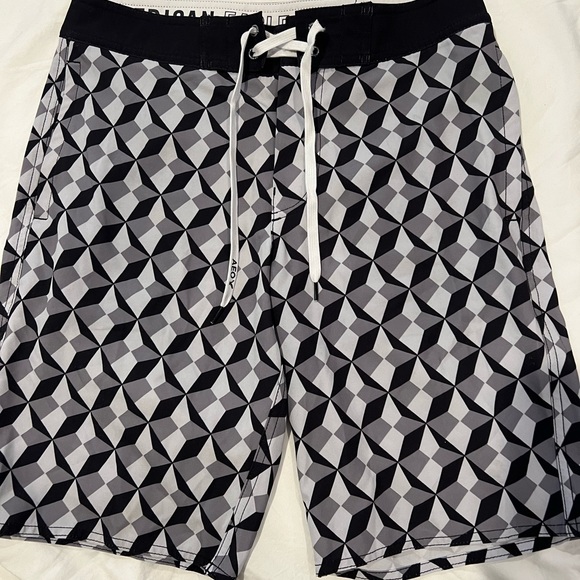 Men’s large bathing suits l - Picture 3 of 3